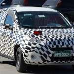 Flagra do novo Fiat derivado do Projeto 326 com a camuflagem zebrada