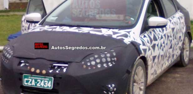 Flagra da nova geração do Ford Focus em testes no Brasil