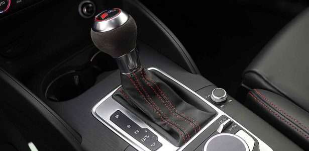 Audi RS3 com transmissão automatizada