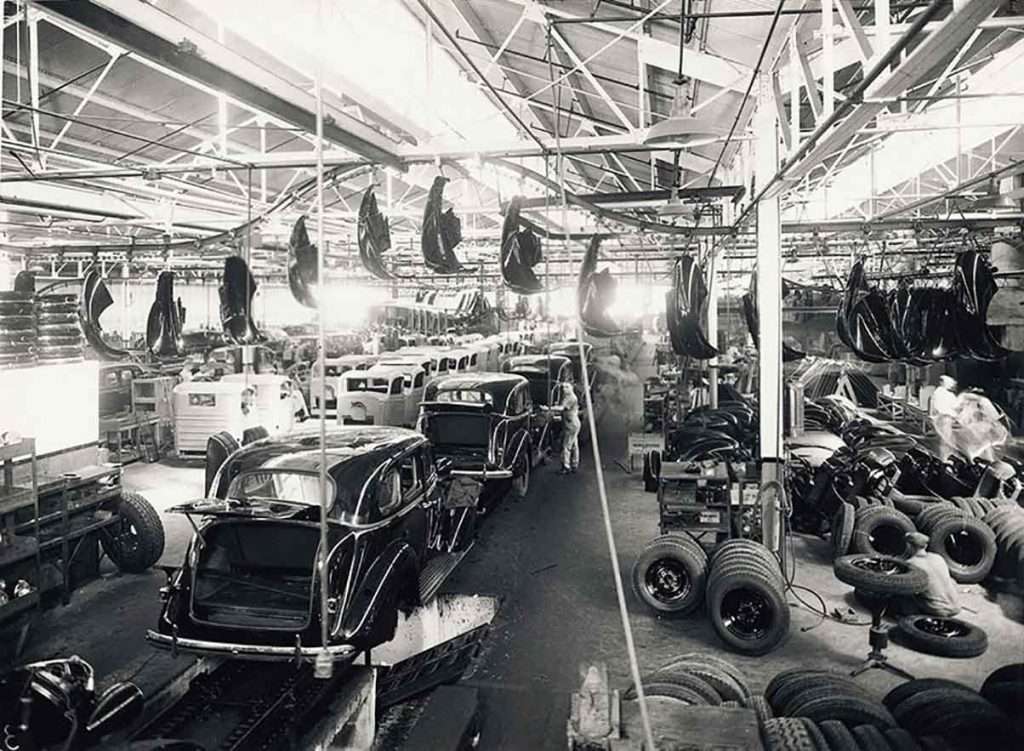 Linha antiga de produção da General Motors