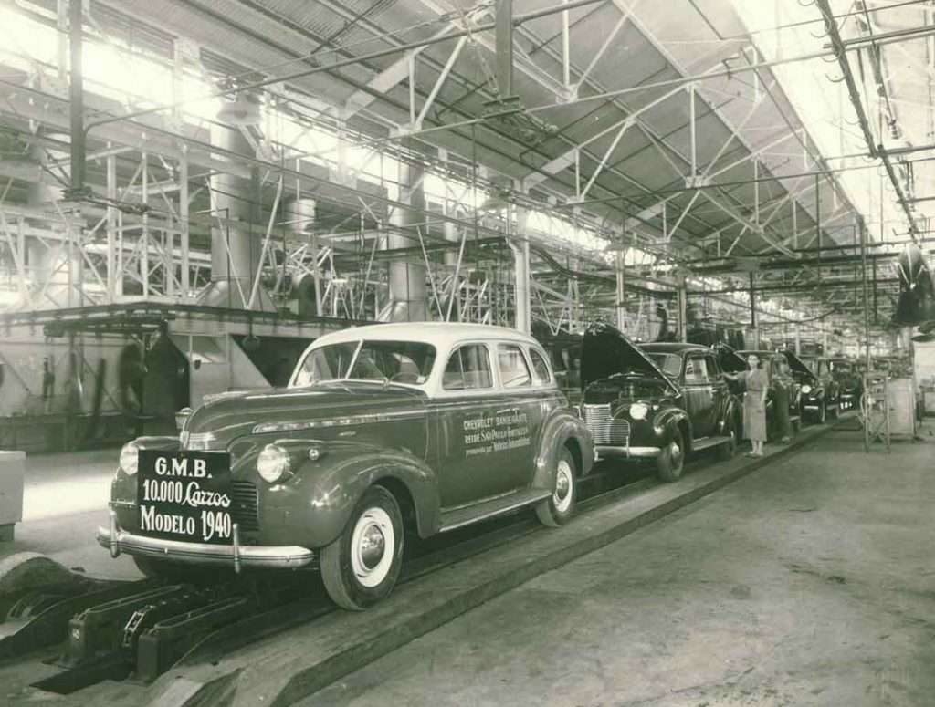 Linha antiga de produção da General Motors