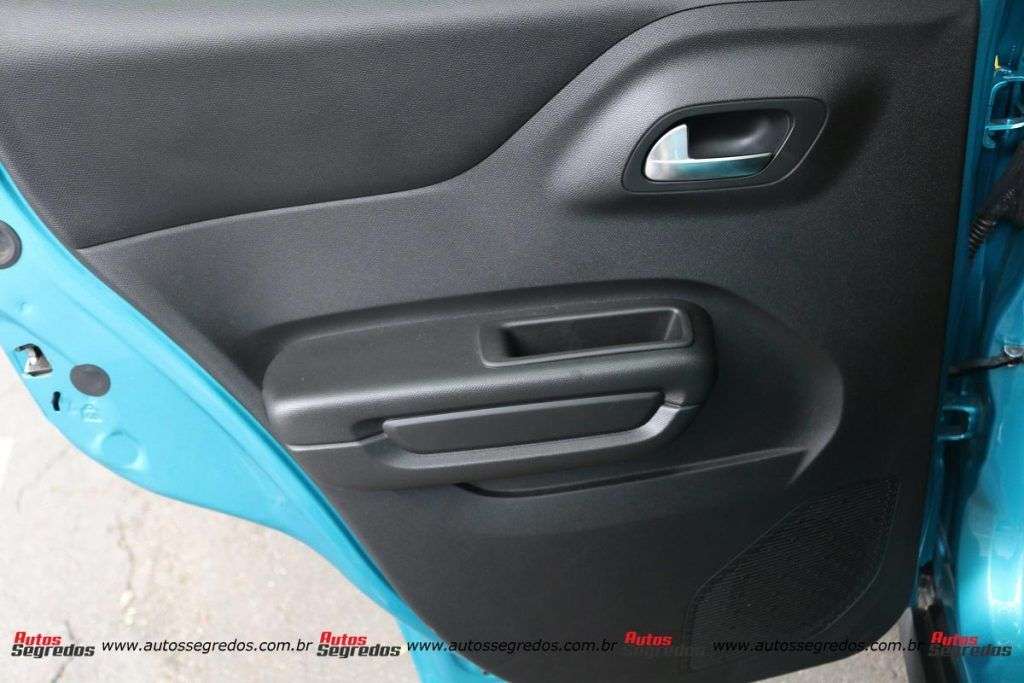 forro de porta traseiro esquerdo do novo Citroën C3 1.0 Feel 2023