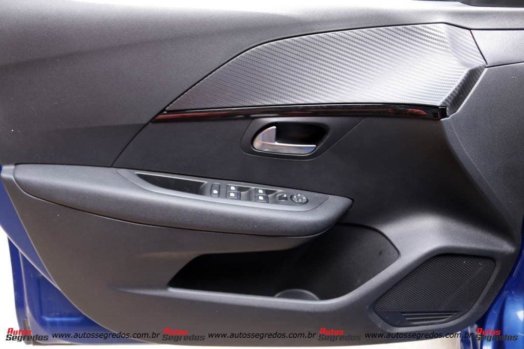 forro de porta dianteiro esquerdo do Peugeot 208 Griffe 2023