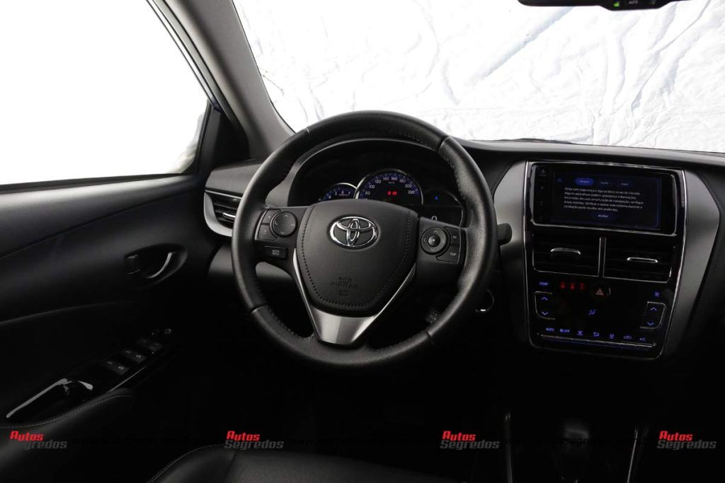 Toyota Yaris XLS Sedã