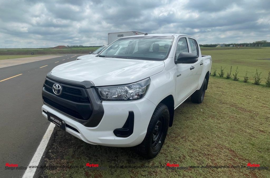 Toyota Hilux Cabine Dupla STD Power Pack 2024